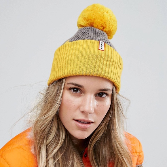 ❤️❤️PRELOVED❤️❤️ HUNTER Original Moustache Beanie Bobble Hat and Scarf - Picture 7 of 12